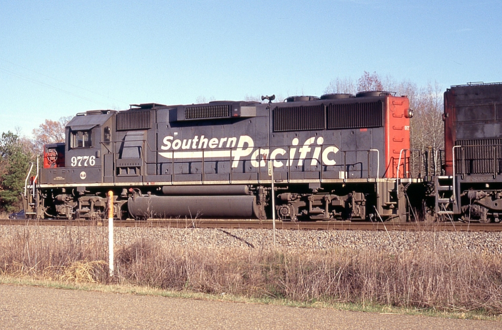 SP 9776 on NB waiting in the siding